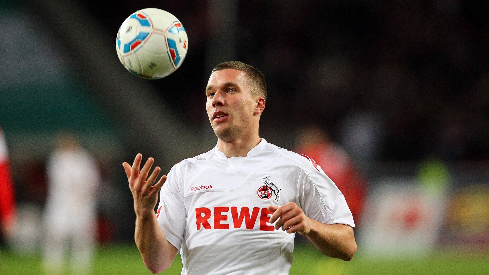 开云体育世界杯-赛道与绿茵，F1年度争冠白热化，雷恩强势晋级马里