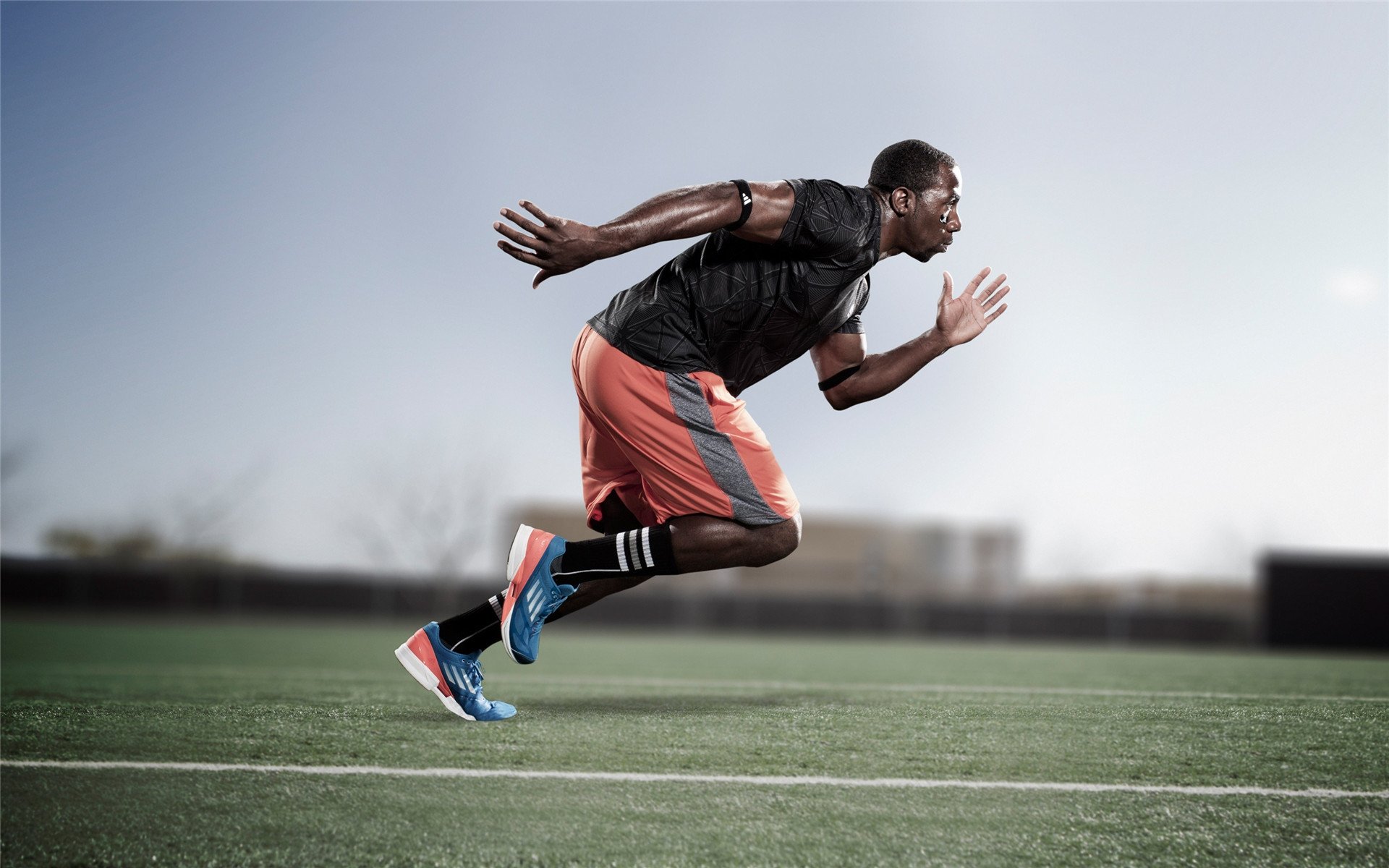 开云体育中国-年度焦点之战之夜，范弗利特攻防两端统治，小身躯撑起大格局