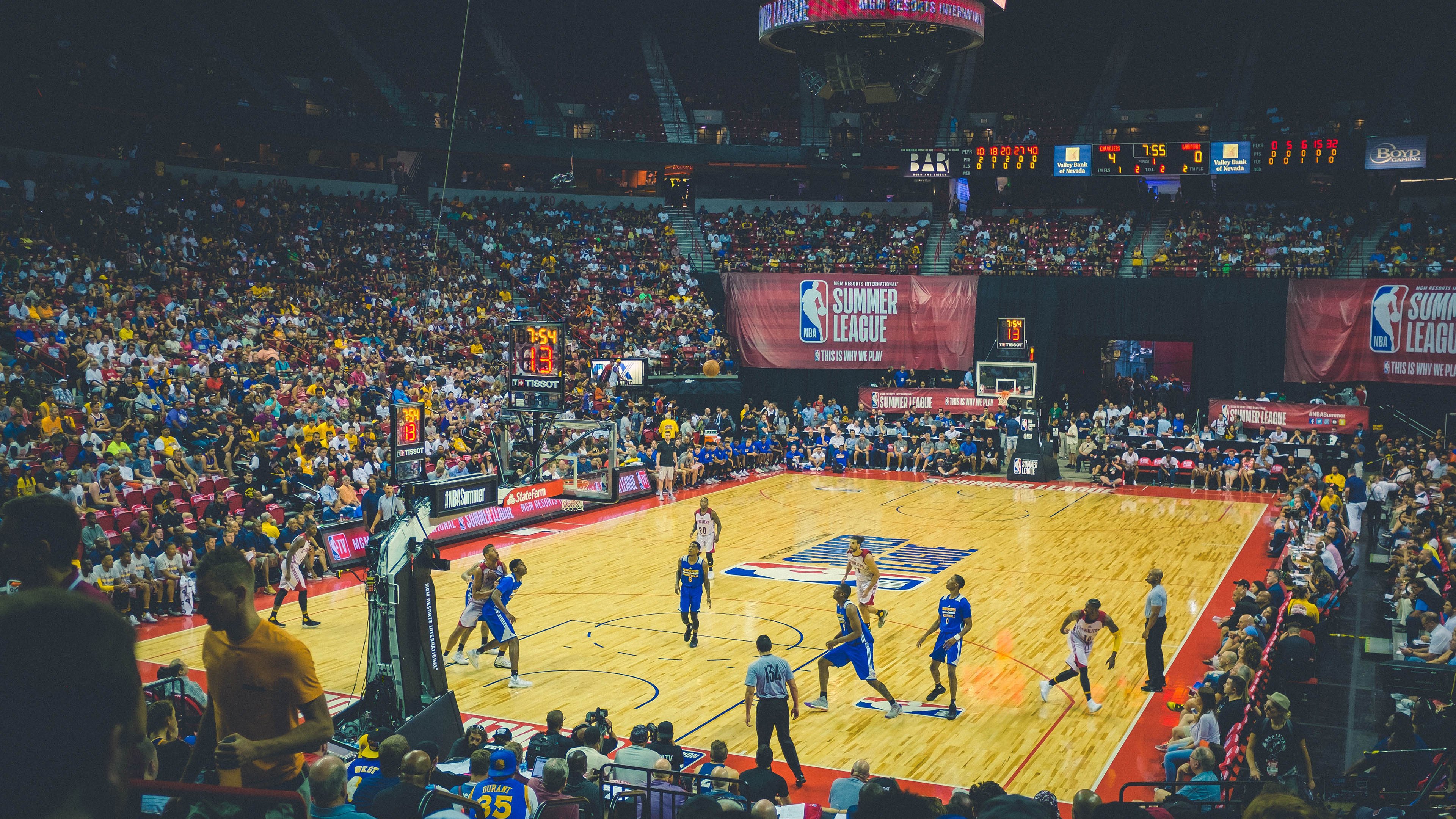 开云体育中国-库里末节封神，勇士逆转猛龙，当萌神露出公牛獠牙